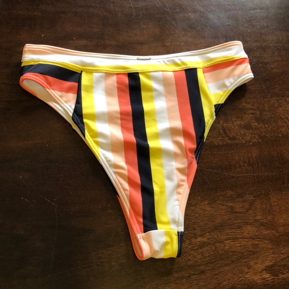 A&F striped swimsuit - Picture 5 of 8